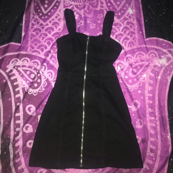 Dresses & Skirts - Black zip up Dress